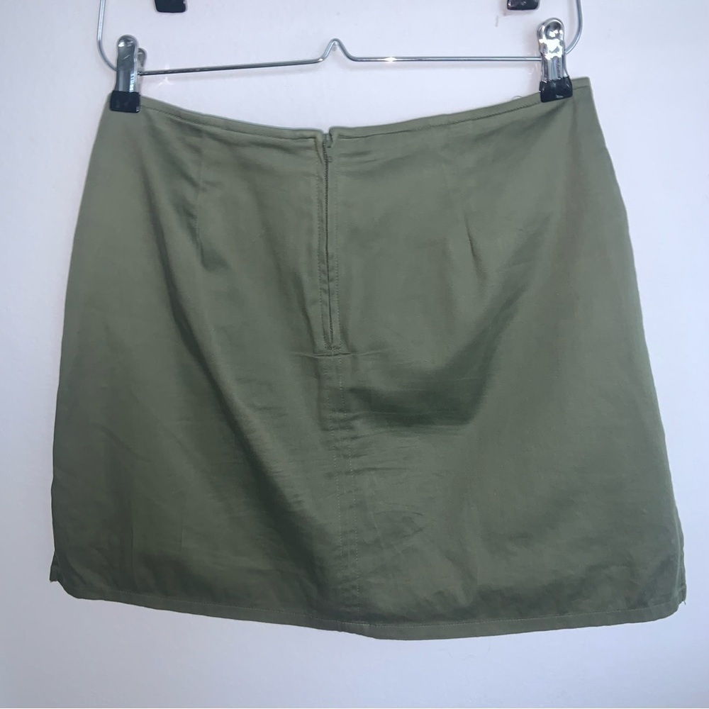 Y2K Buckle Mini Skort Women’s 4 Army Green - Picture 8 of 15